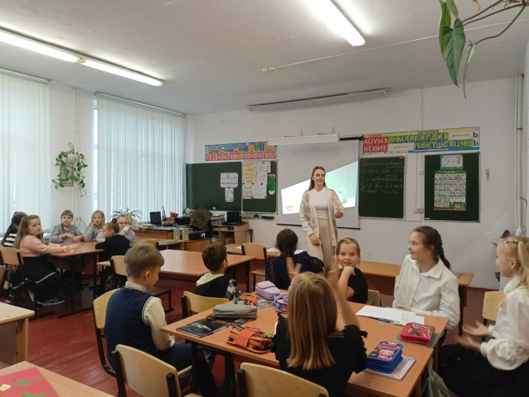 Играе «Первые шаги в мире финансов!».