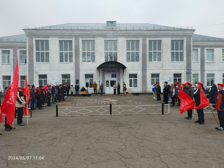 Церемония передачи копии Знамени Победы.